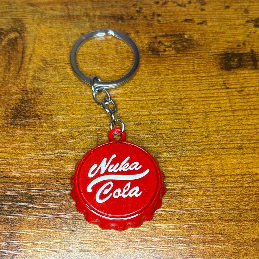 FALLOUT Fan Merch Nuka Cola Red Bottle Cap Keychain & Bottle Opener Brand New